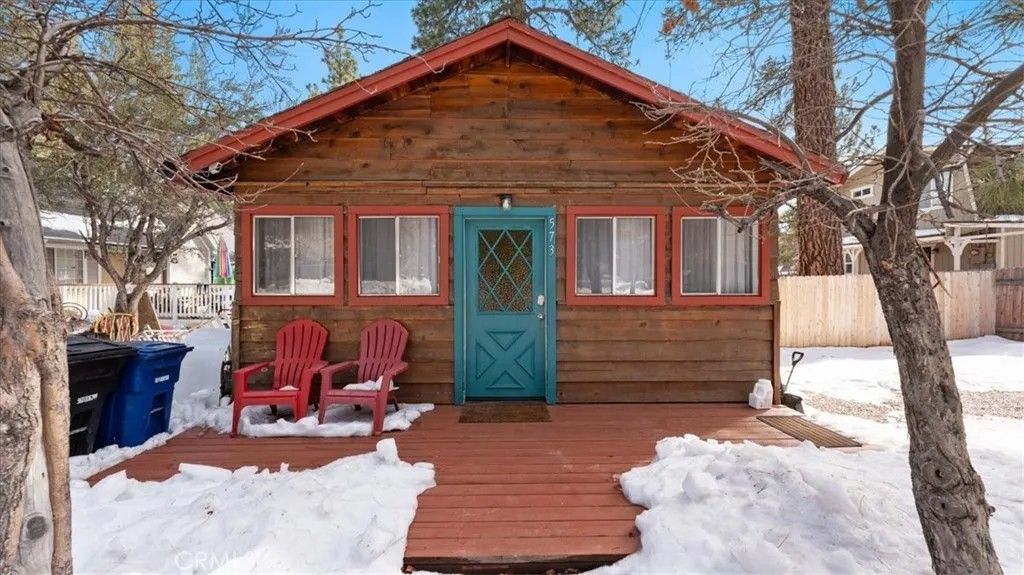 Photo of 573 Spruce Ln, Sugarloaf, CA 92386 (MLS # IG26041713)