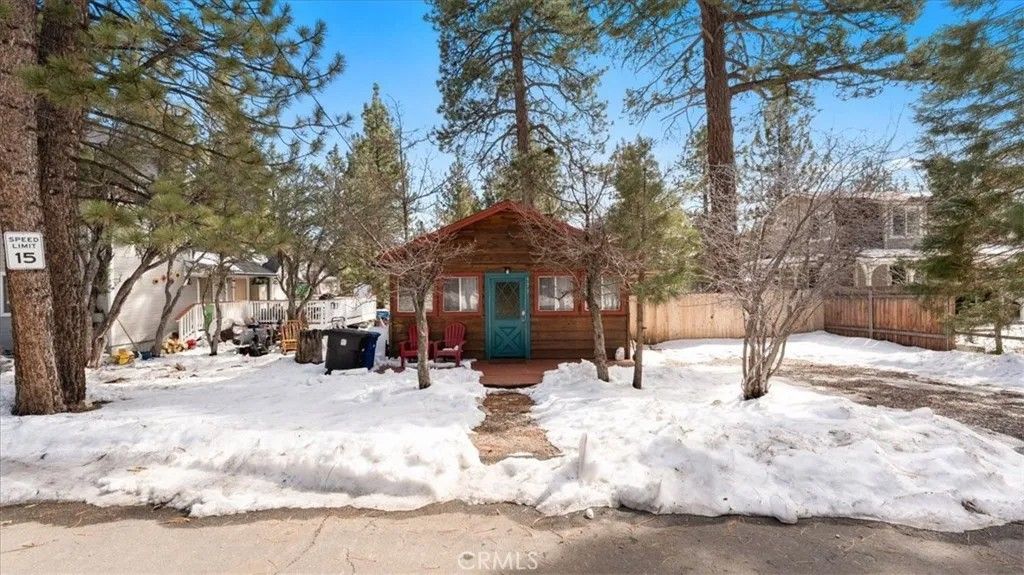 Photo of 573 Spruce Ln, Sugarloaf, CA 92386 (MLS # IG26041713)