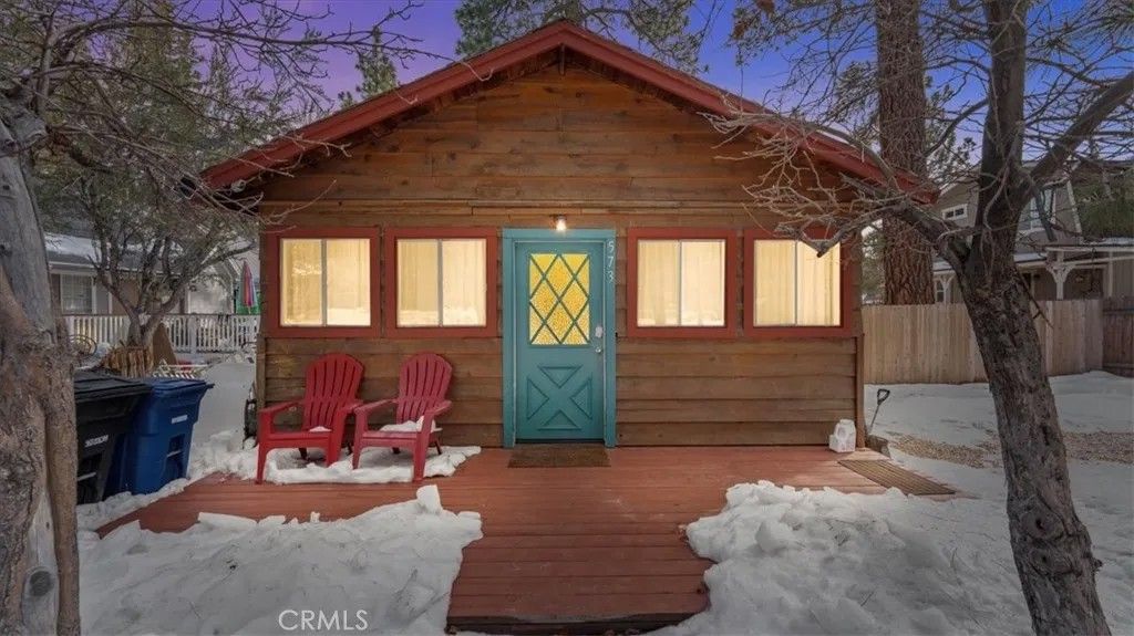 Photo of 573 Spruce Ln, Sugarloaf, CA 92386 (MLS # IG26041713)