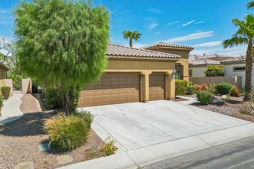 81216 Avenida Colonias