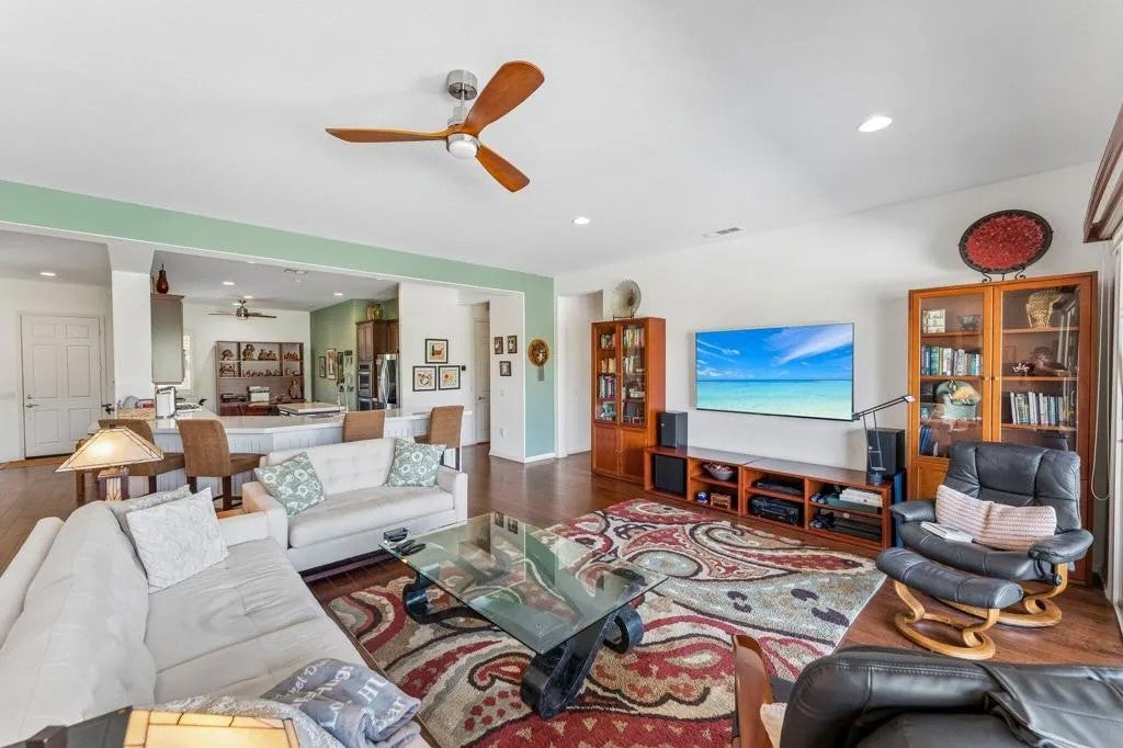 81216 Avenida Colonias