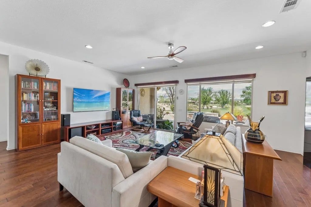 81216 Avenida Colonias