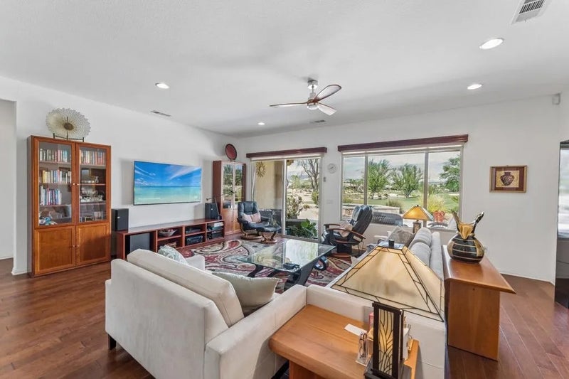 81216 Avenida Colonias