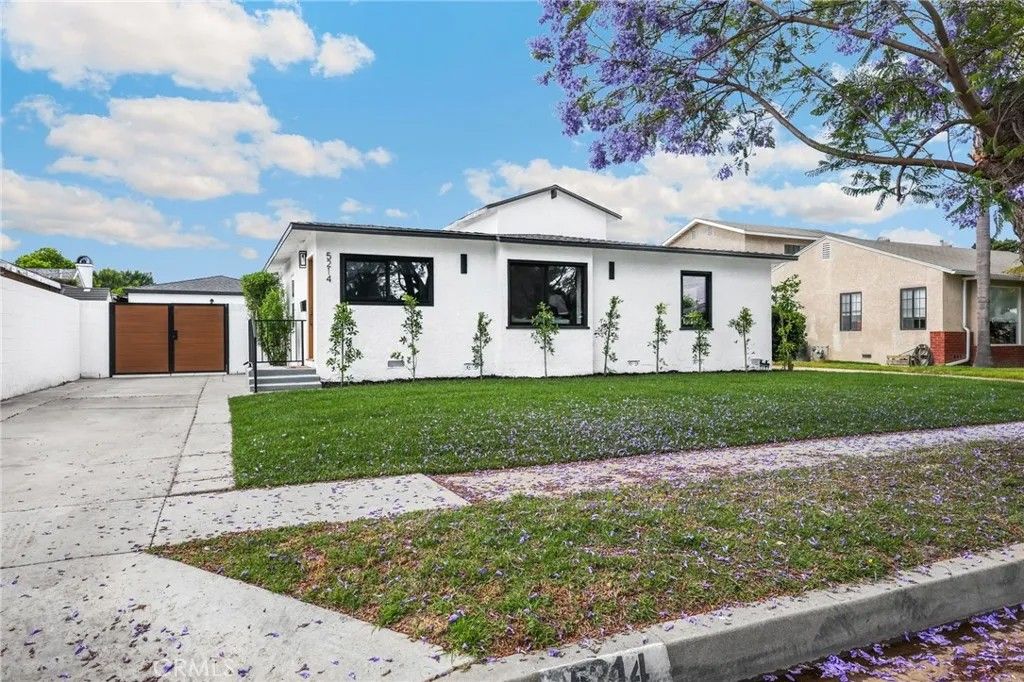 Photo of 5214 E Peabody St, Long Beach, CA 90808 (MLS # OC26104487)