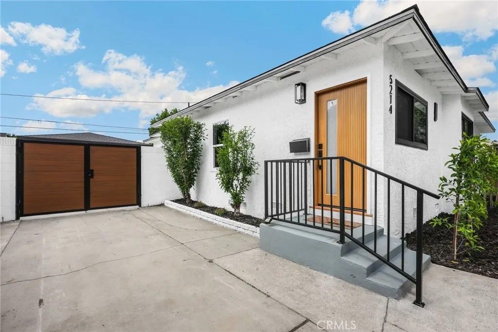 Photo of 5214 E Peabody St, Long Beach, CA 90808 (MLS # OC26104487)
