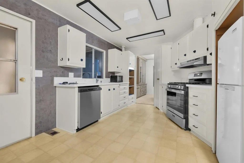 Photo of 243 Havenview Lane, Oceanside, CA 92056 (MLS # PTP2509265)