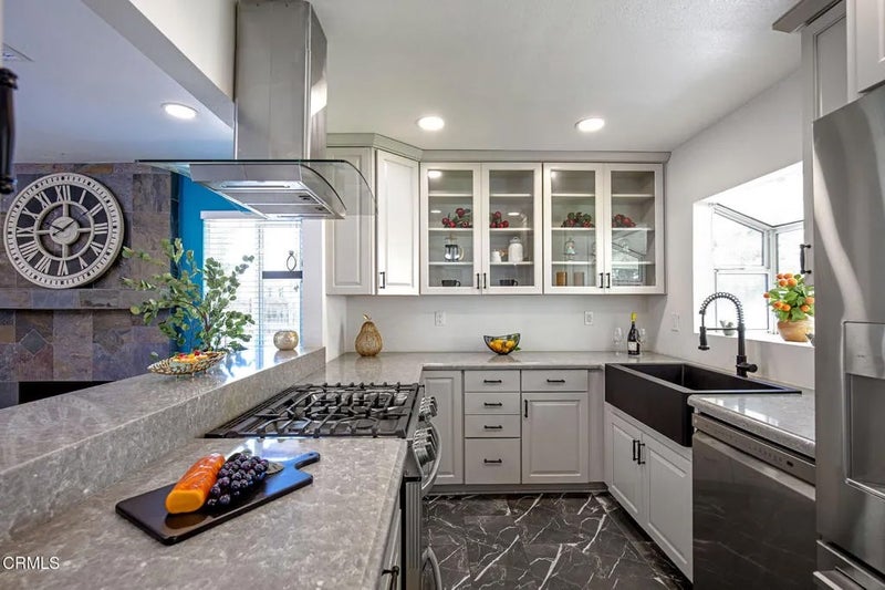 335 W Avenida De Las Flores