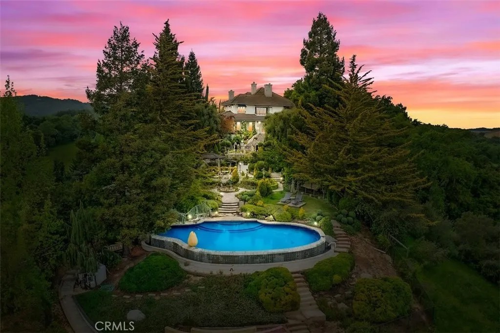 5405 Vineyard Drive