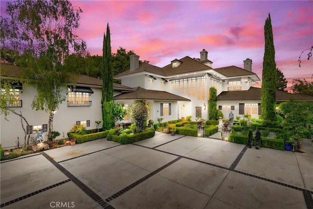 5405 Vineyard Drive
