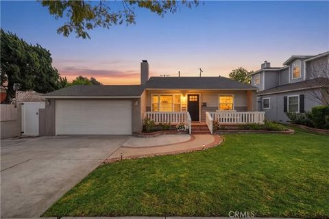 Photo of 5640 E Parkcrest St, Long Beach, CA 90808 (MLS # PW26053927)