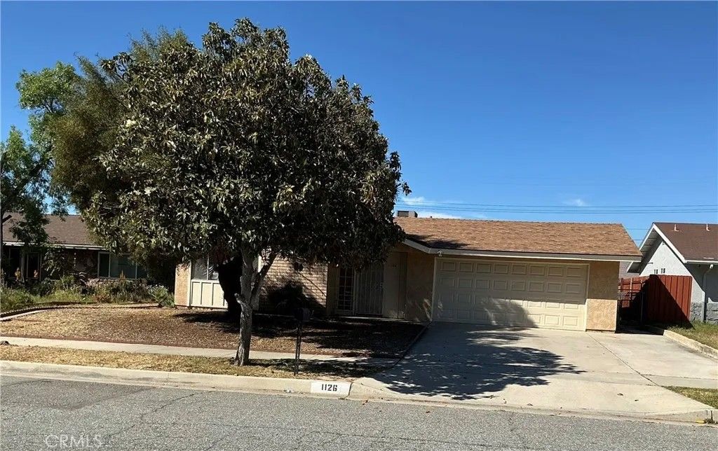 Photo of 1126 Lucerne Dr, Hemet, CA 92543 (MLS # IG26066249)