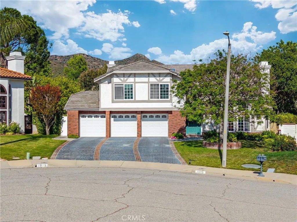 Photo of 1312 Dubonnet Court, Oak Park, CA 91377 (MLS # SR26106932)