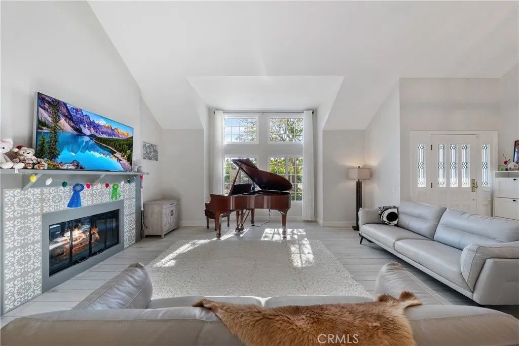 Photo of 1312 Dubonnet Court, Oak Park, CA 91377 (MLS # SR26106932)
