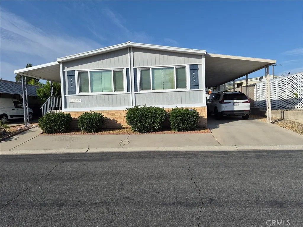 Photo of 1346 Woodbrook Sq, Corona, CA 92882 (MLS # IG26094234)