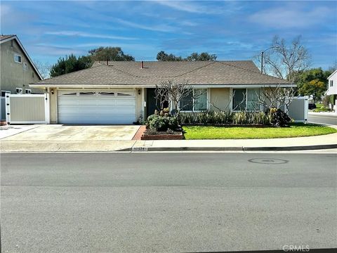 Photo of 17171 Erwin Ln, Huntington Beach, CA 92647 (MLS # OC26049276)