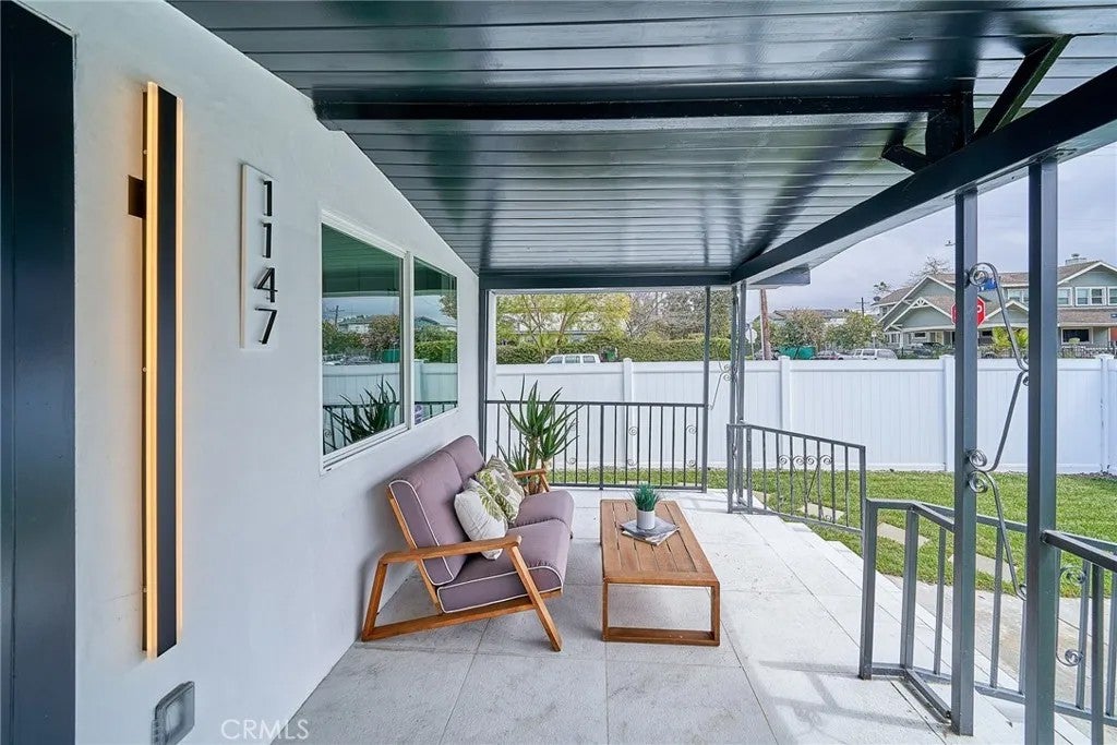 Photo of 1147 W 39th PL, Los Angeles, CA 90037 (MLS # PV26119339)