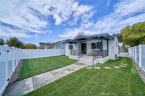 Photo of 1147 W 39th PL, Los Angeles, CA 90037 (MLS # PV26119339)