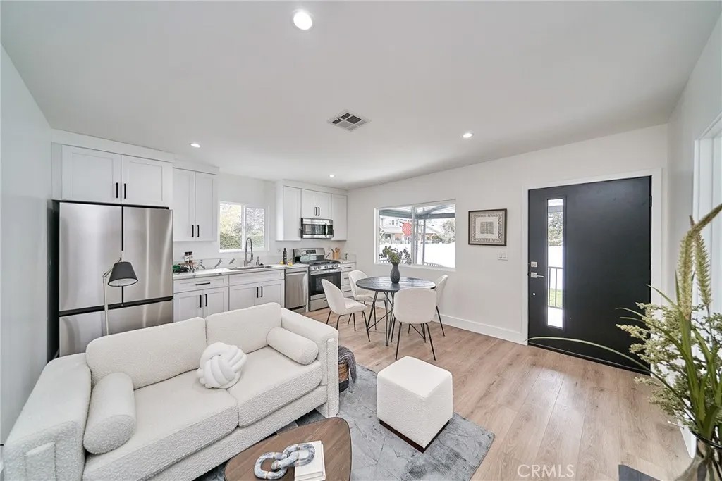 1147 W 39th