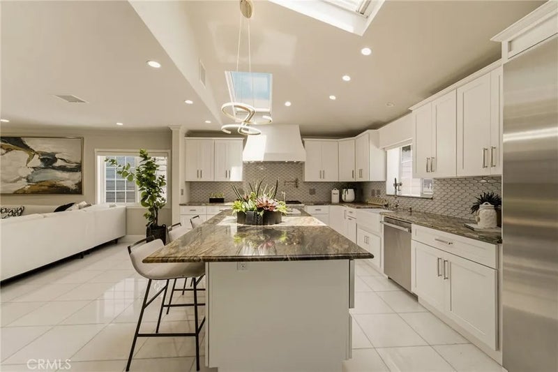 7726 W 79th