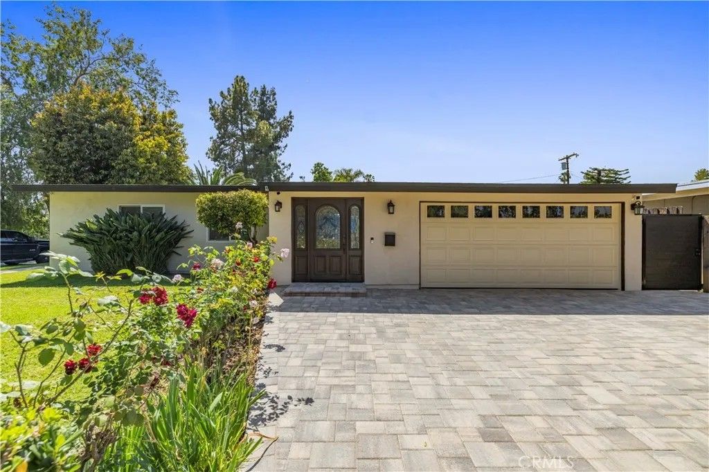 Photo of 7701 Rhea Avenue, Reseda, CA 91335 (MLS # SR26088468)