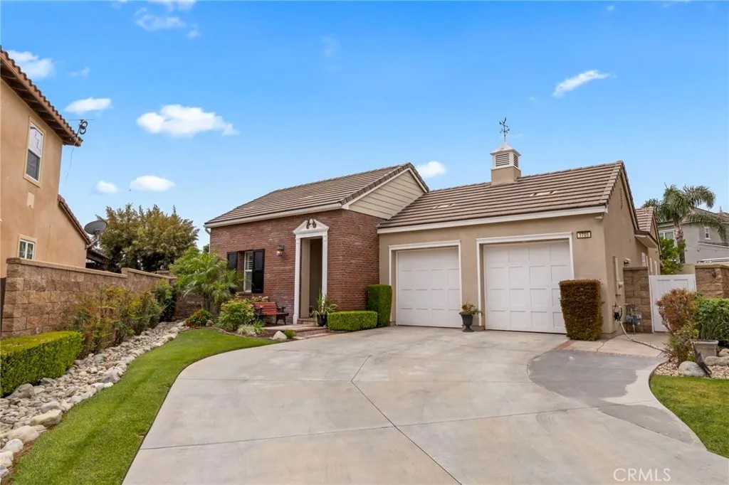 1705 Arthur Loop West