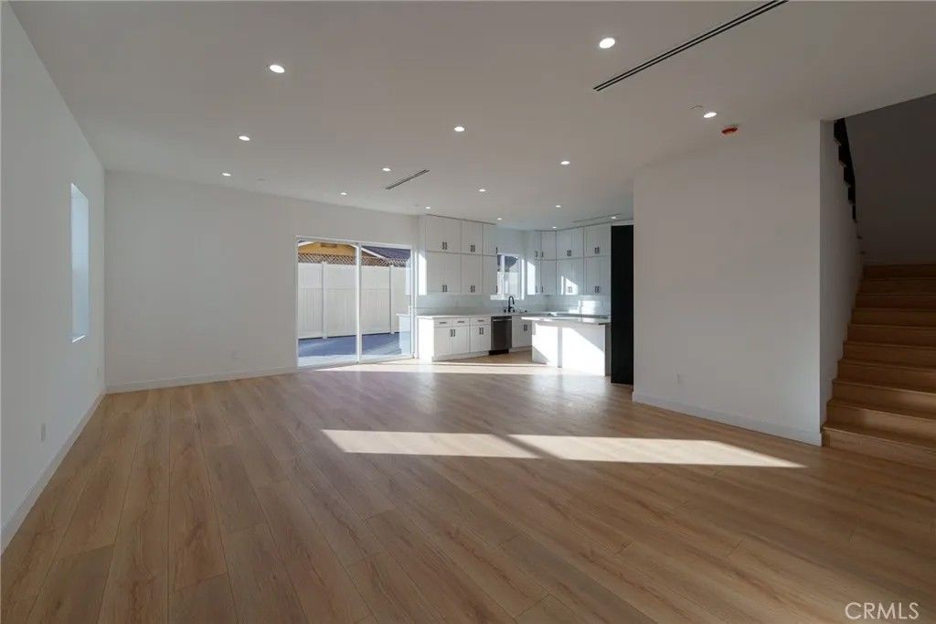 Photo of 14123 Emelita St, Sherman Oaks, CA 91401 (MLS # SR26004875)