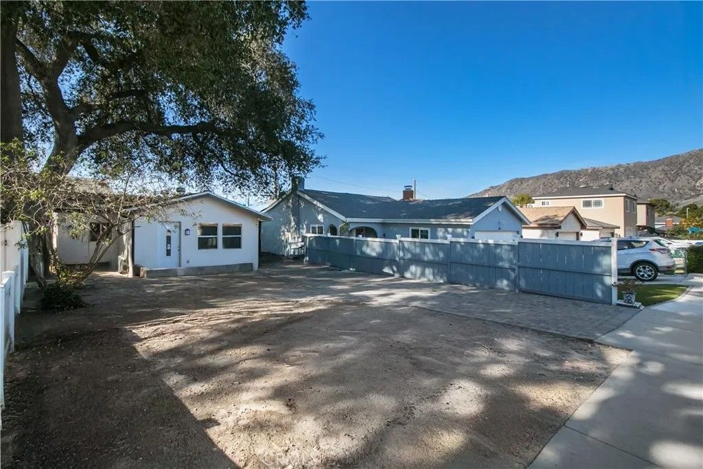 Photo of 10835 Parr, Sunland, CA 91040 (MLS # SR25267433)