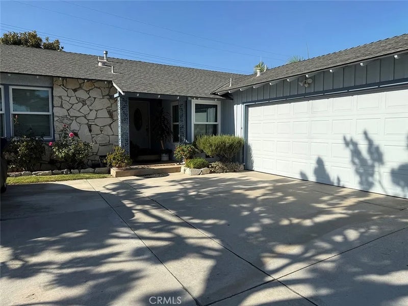 2864 W Monroe