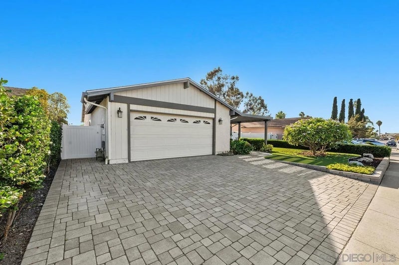 6379 Oakridge