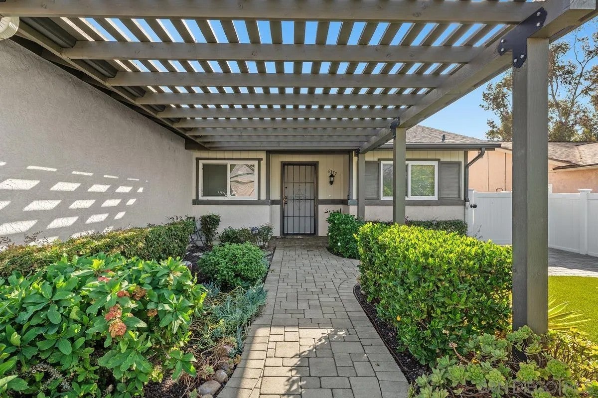 6379 Oakridge
