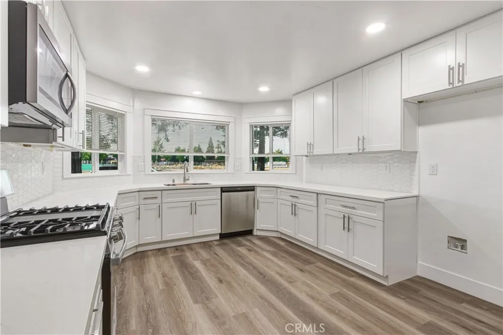 1809 E Serena
