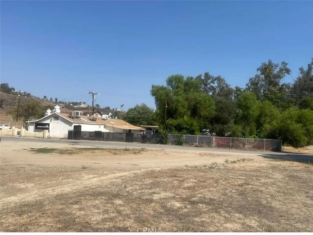 Photo of 0 Kansas, Lake Elsinore, CA 92530 (MLS # DW25182152)