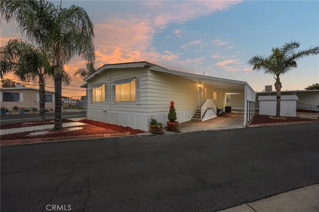 Photo of 4 Tee Ln, Bakersfield, CA 93308 (MLS # SR25272896)