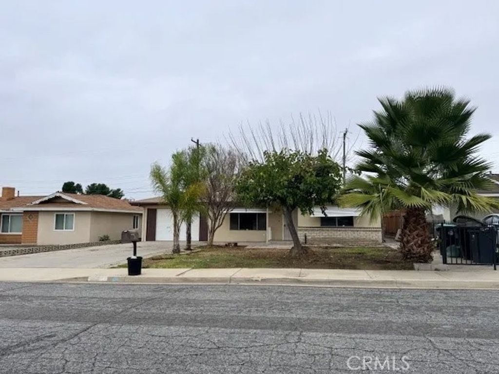Photo of 150 Jade Dr, Hemet, CA 92543 (MLS # SW26010877)