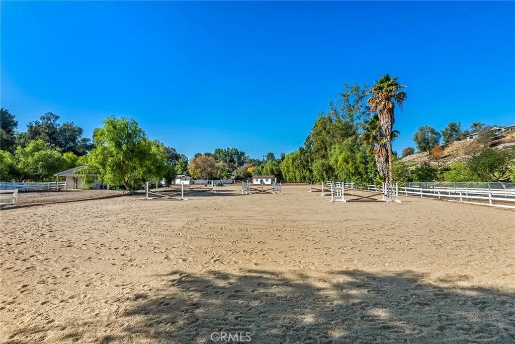 5547 PARADISE VALLEY