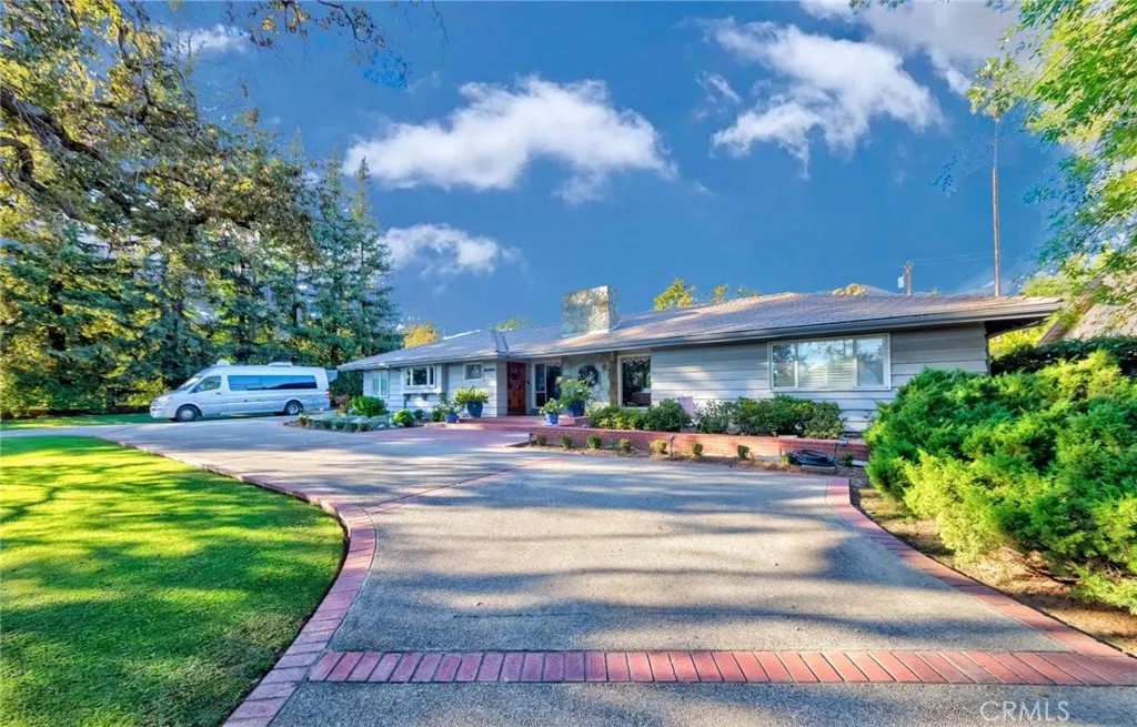 645 W Foothill Boulevard
