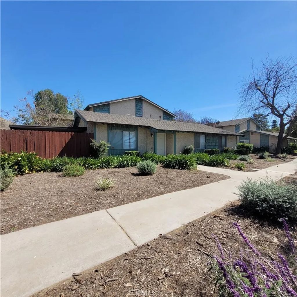 Photo of 2367 Gonzaga Ln, Riverside, CA 92507 (MLS # TR26067463)