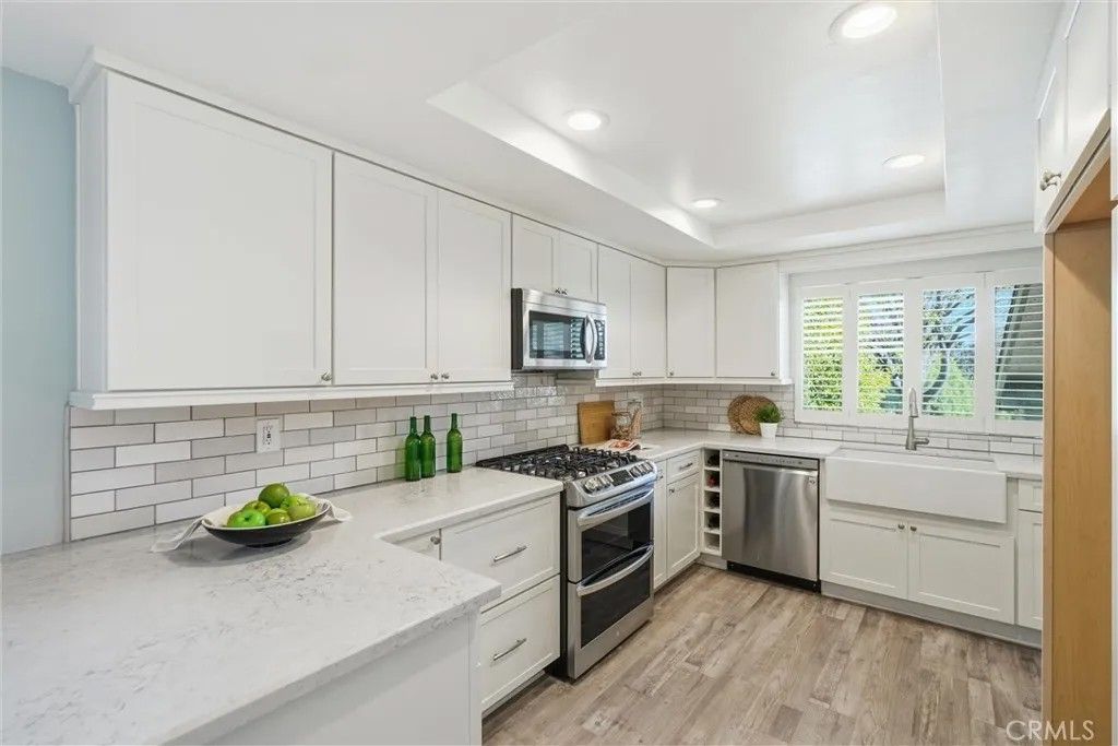 Photo of 20066 Avenue Of The Oaks, Newhall, CA 91321 (MLS # SR26011035)