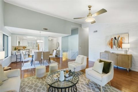 Photo of 20066 Avenue Of The Oaks, Newhall, CA 91321 (MLS # SR26011035)