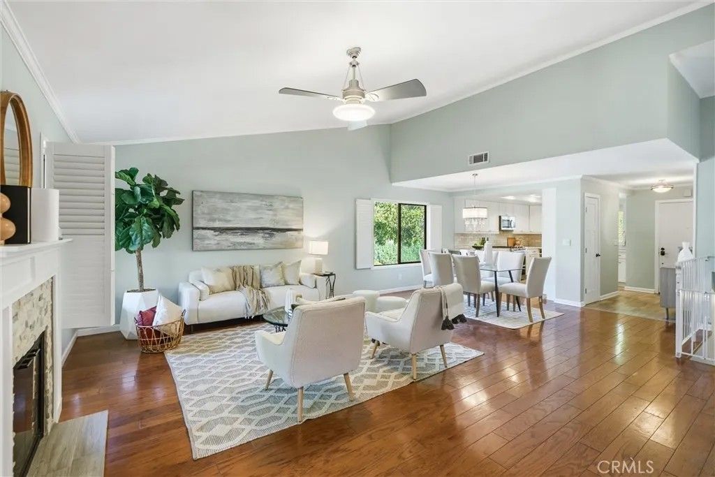 Photo of 20066 Avenue Of The Oaks, Newhall, CA 91321 (MLS # SR26011035)