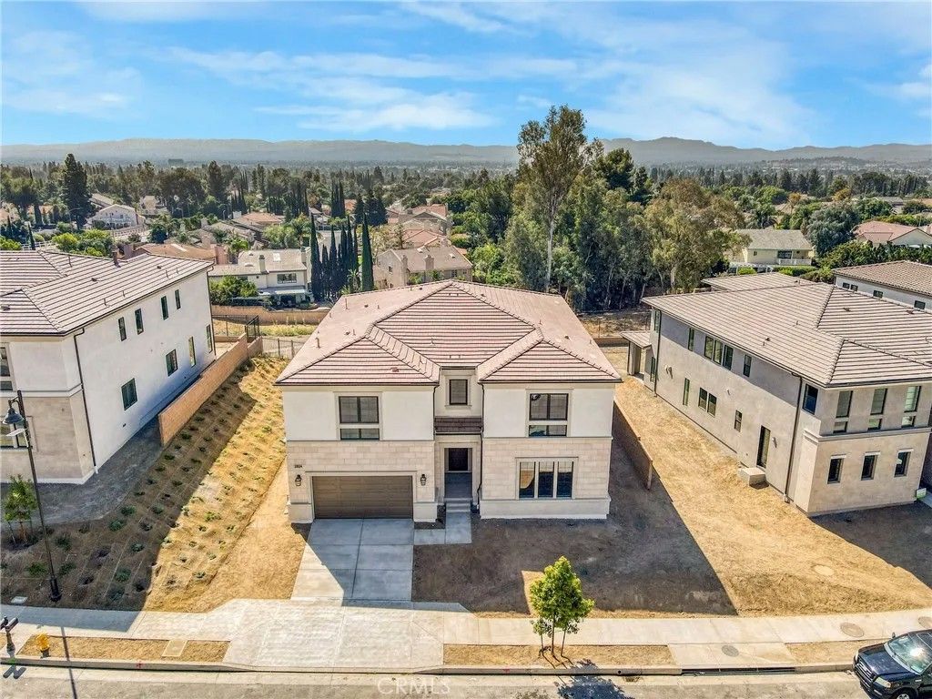 Photo of 20534 Edgewood Ct, Chatsworth, CA 91324 (MLS # SR25267070)