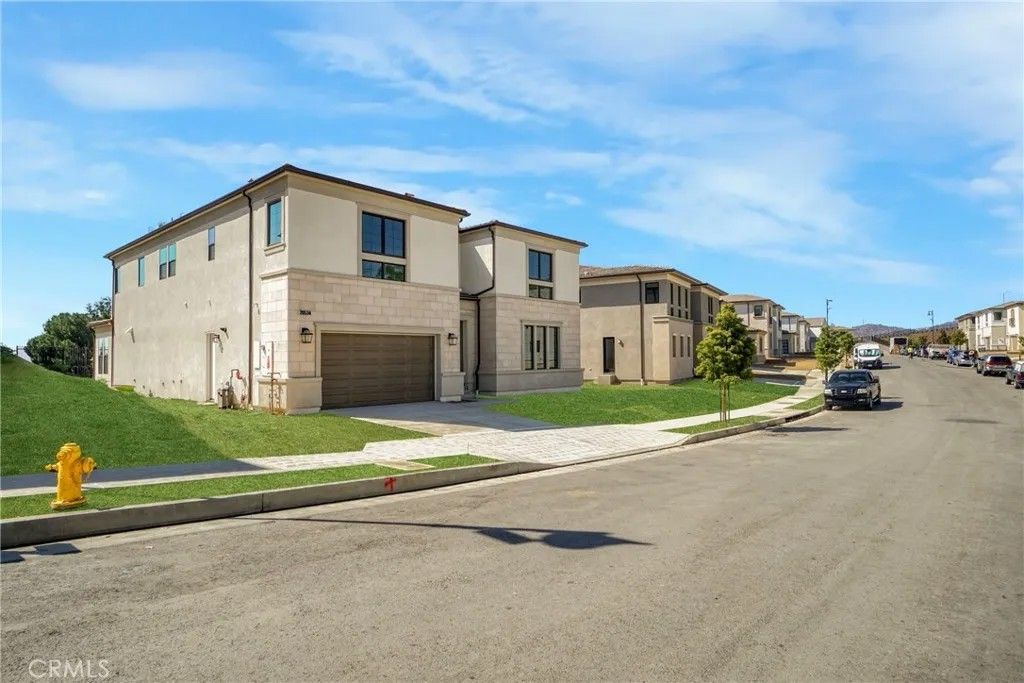 Photo of 20534 Edgewood Ct, Chatsworth, CA 91324 (MLS # SR25267070)