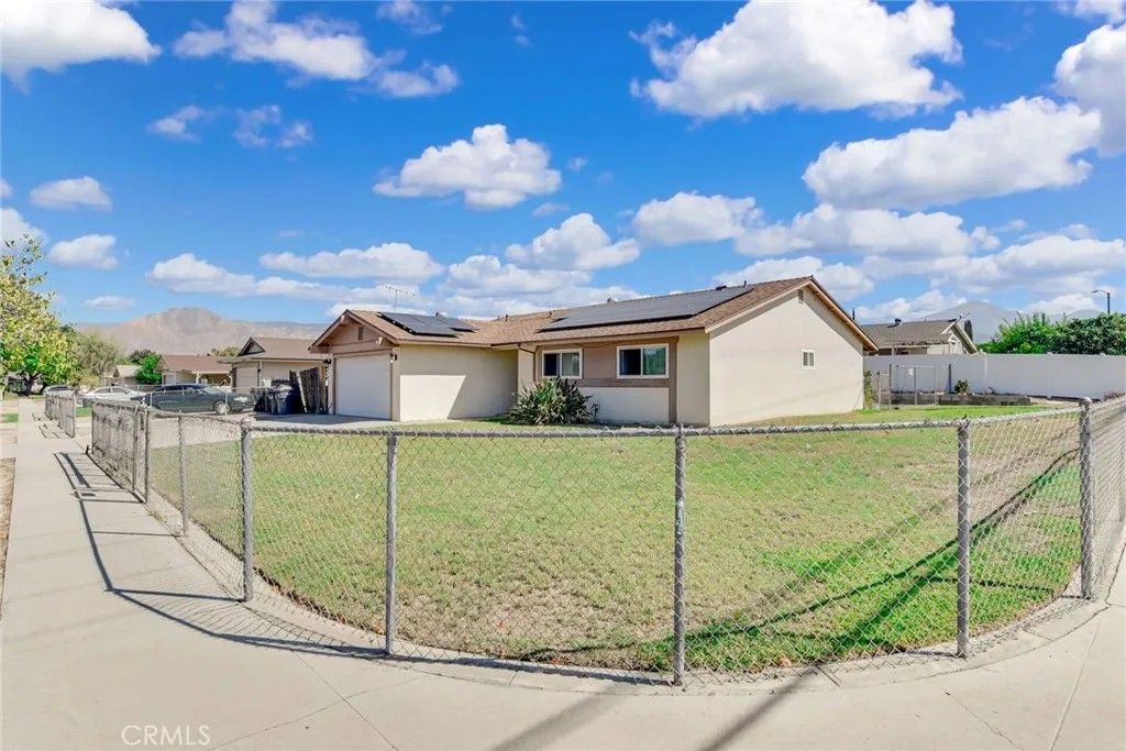 Photo of 1602 Glover Street, Redlands, CA 92374 (MLS # IG26001456)