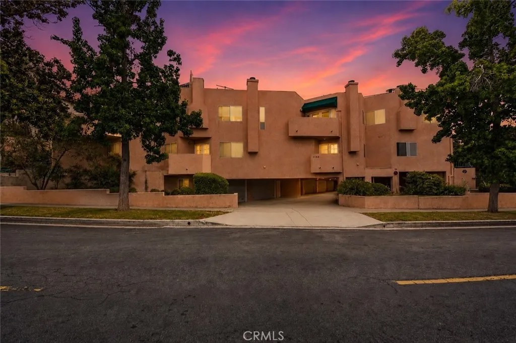 1158 W 11th Street J