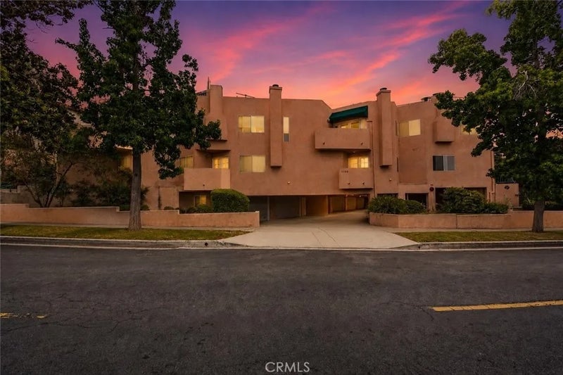 1158 W 11th Street J