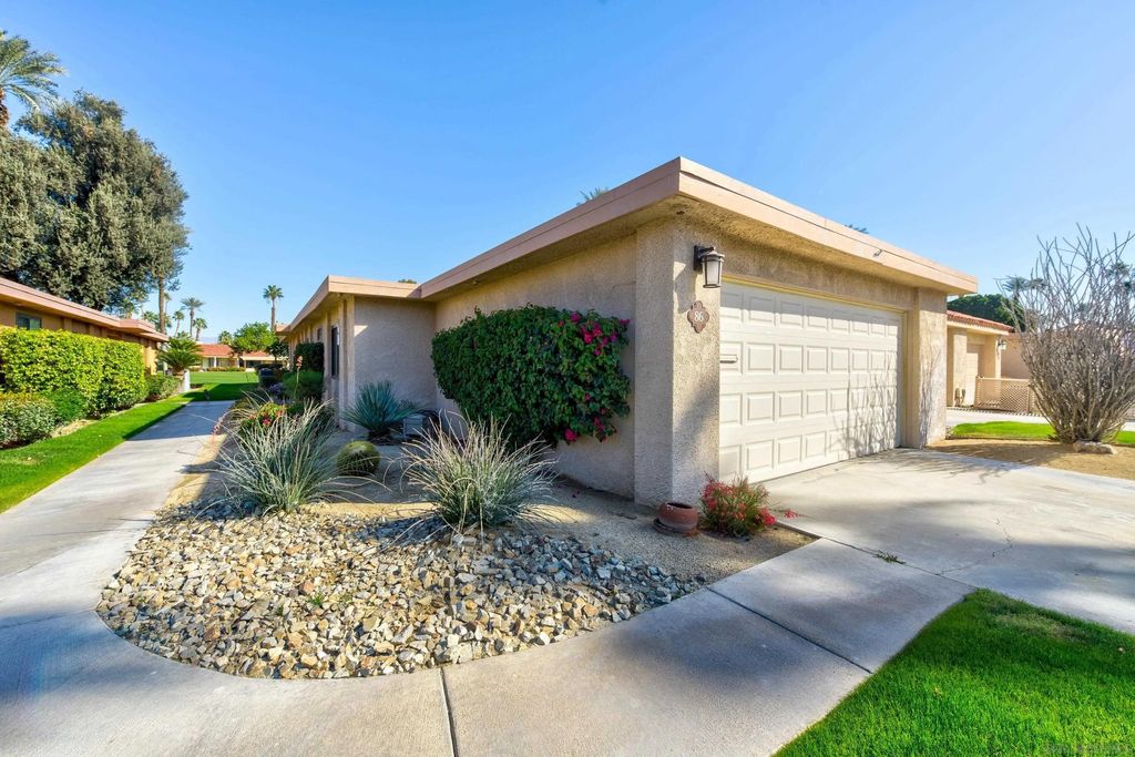 Photo of 86 Sunrise Dr, Rancho Mirage, CA 92270 (MLS # 260002948)