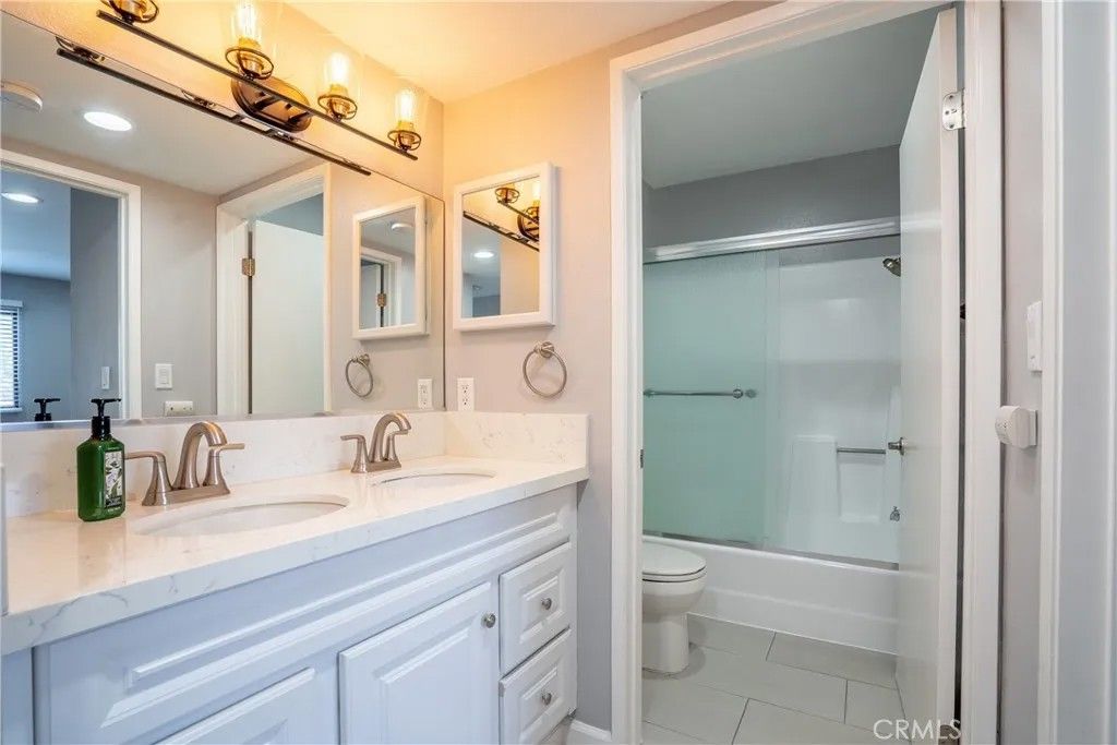 Photo of 435 S Virgil Avenue #310, Los Angeles, CA 90020 (MLS # SR25245469)