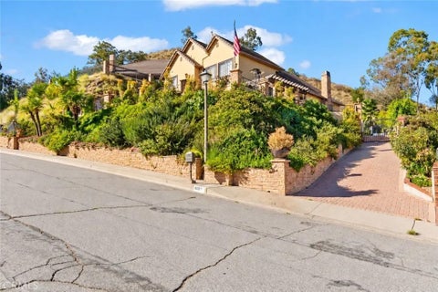 Photo of 823 Moorside DR, Glendale, CA 91207 (MLS # GD26213472)