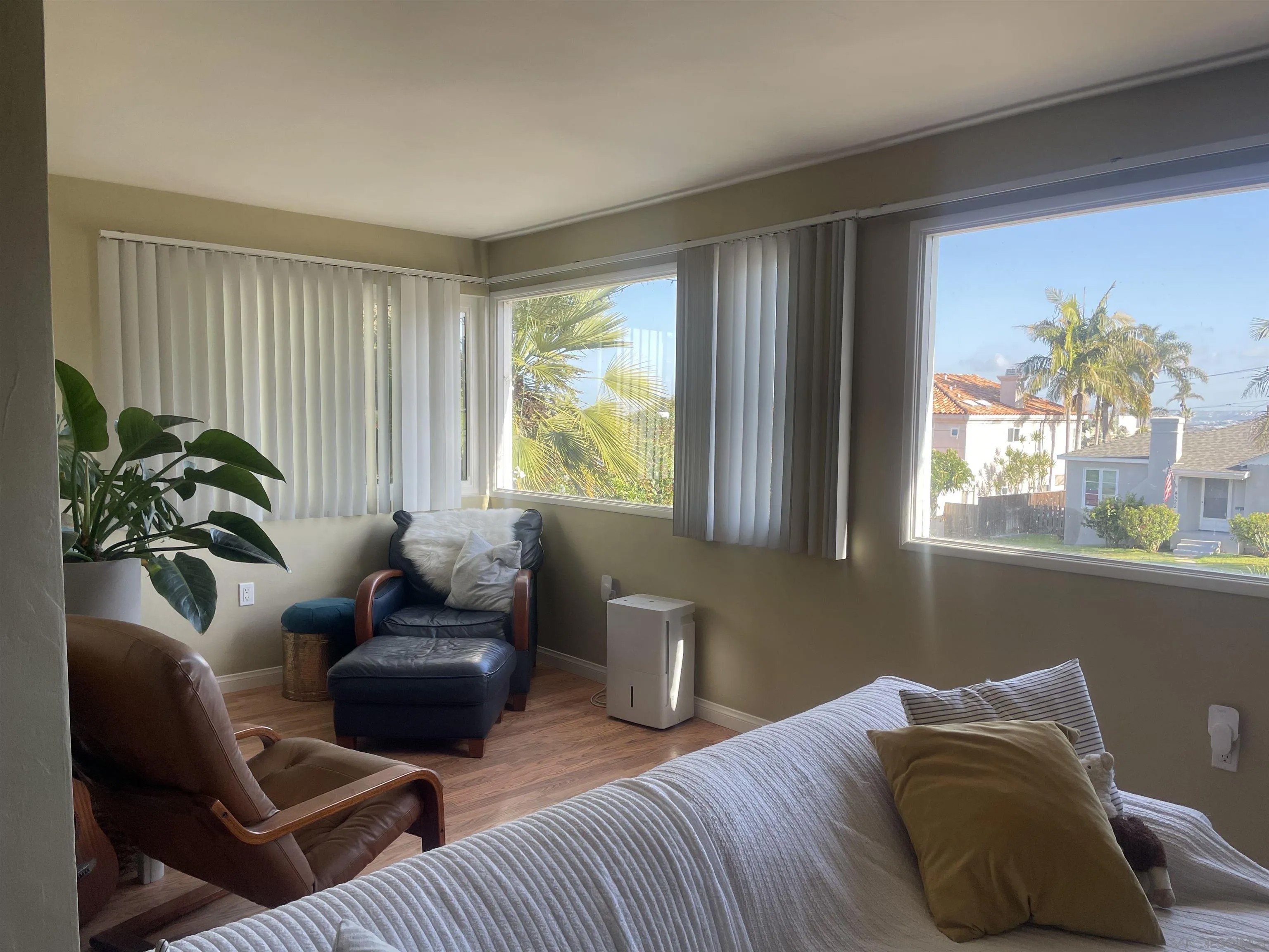 4511 Santa Monica Ave