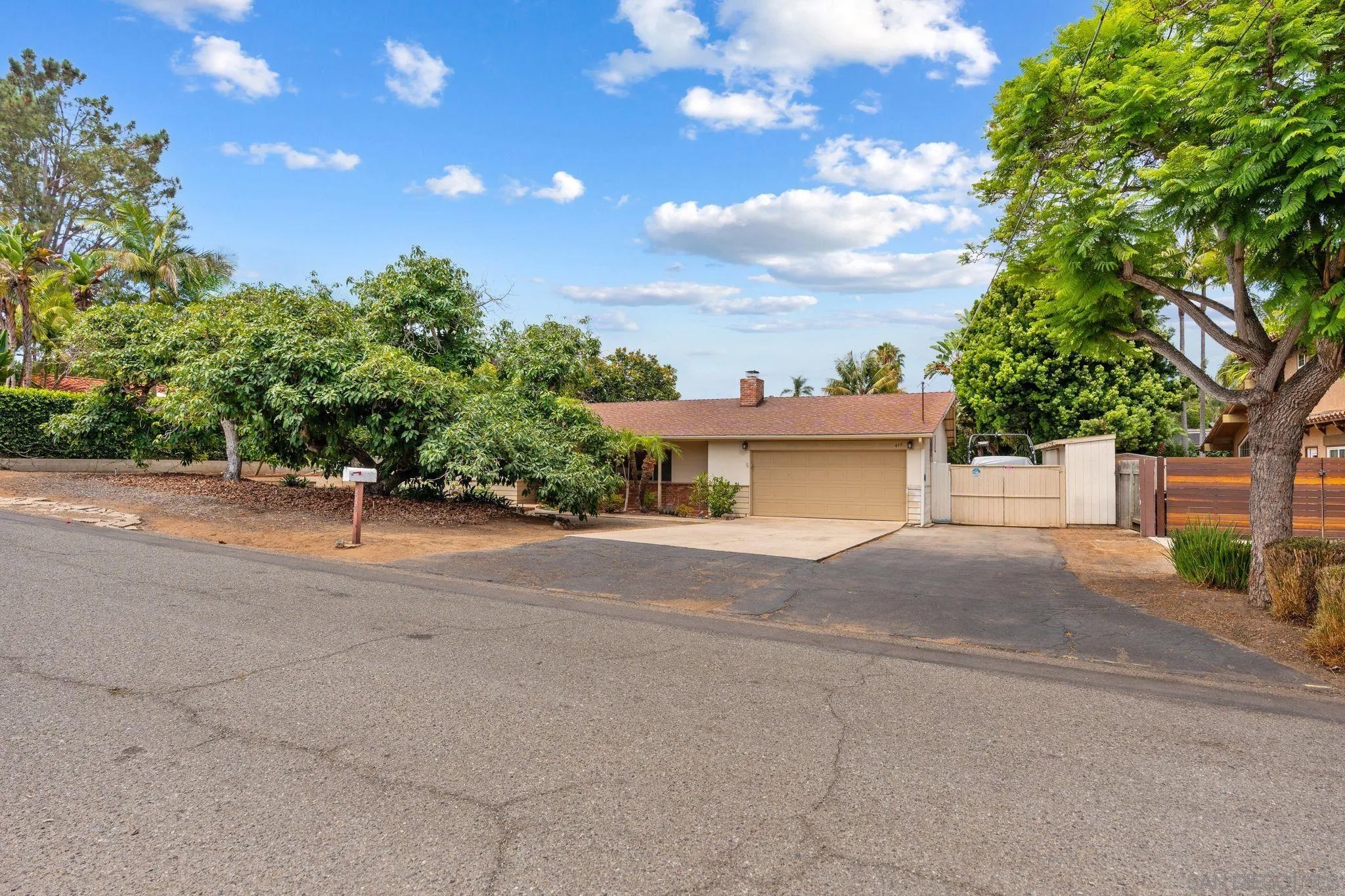 410 E Glaucus